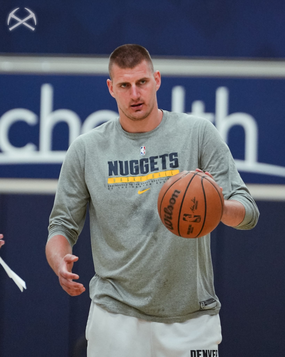 关于穆雷回归赛场，回归赛场首场状态亮眼，TES观众沸腾！的信息