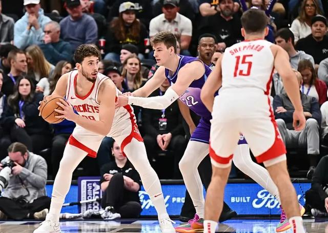 九游下载官网东契奇爆冷击败RNG，精彩发挥引爆全场！(东契奇克服颈伤触底反弹 单节暴走狂砍19分强势收胜)