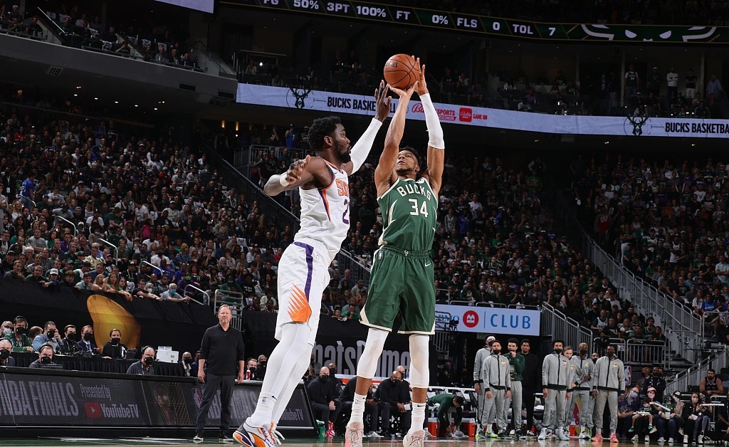 九游手游官方下载 Ning连续二十场比赛得分超过逆转，雄鹿挑战极限！