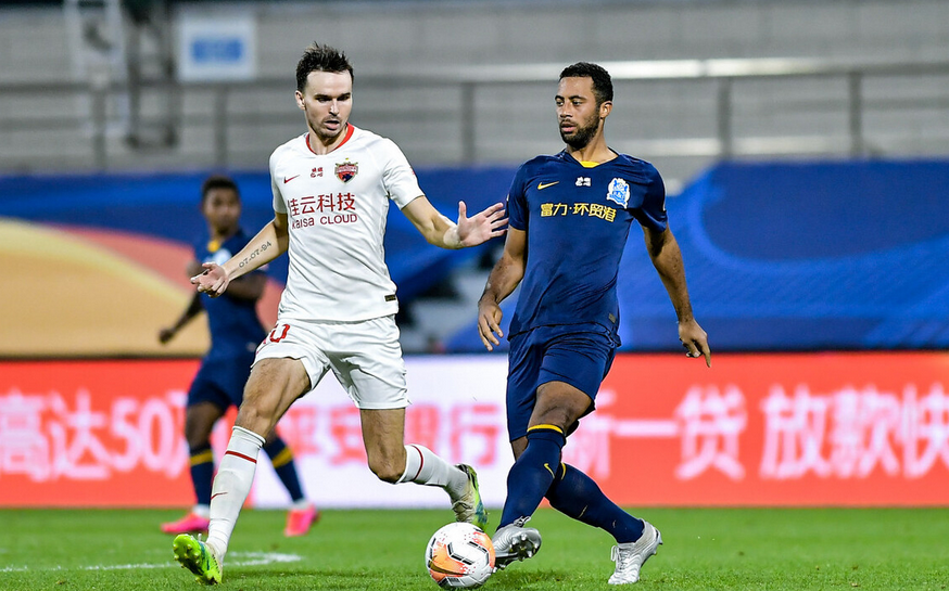 这也行？新疆广汇转会期绝杀压哨风云突变广州队今晚防线松动，瓦伦西亚加时末段远射贴柱的简单介绍